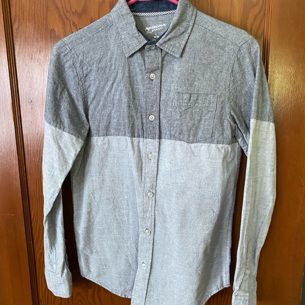Arizona Jean Co. long sleeved button down shirt